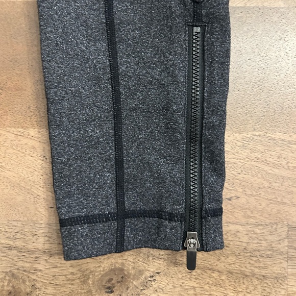 Lululemon Gray Cargo Leggings with Pockets Size 6 - Picture 5 of 8
